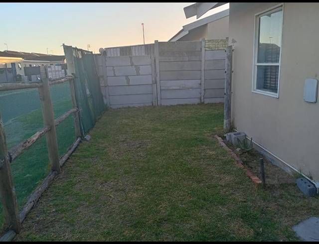 2 BEDROOM HOUSE FOR SALE IN PELIKAN PARK